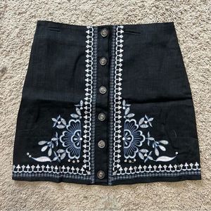 Embroidered skirt - Mi Ami - size Medium - buttons open/shut